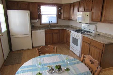 35 Pleasant St, Hoffman Estates, IL 60169 photo 3