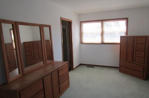 35 Pleasant St, Hoffman Estates, IL 60169 photo 8