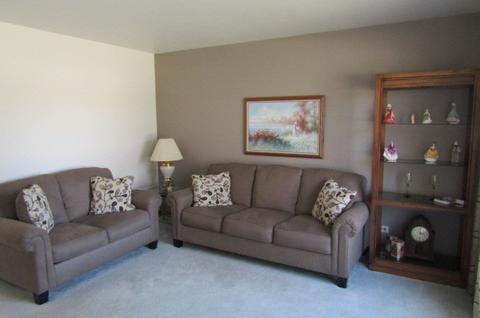 35 Pleasant St, Hoffman Estates, IL 60169 photo 2
