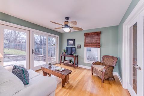 922 Crest St, Wheaton, IL 60189 photo 4