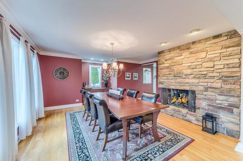 922 Crest St, Wheaton, IL 60189 photo 2