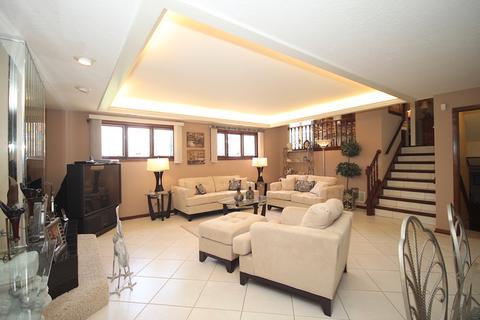 941 W Surrey Rd, Addison, IL 60101 photo 7