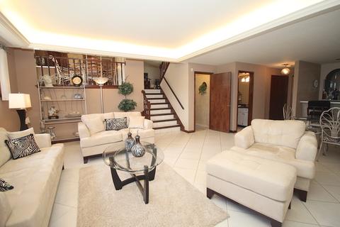 941 W Surrey Rd, Addison, IL 60101 photo 23