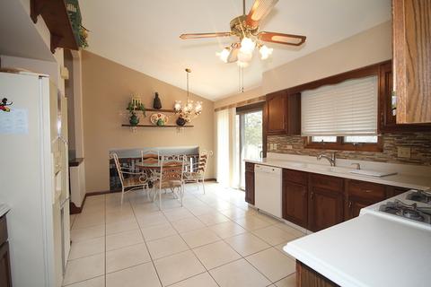 941 W Surrey Rd, Addison, IL 60101 photo 9