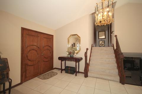 941 W Surrey Rd, Addison, IL 60101 photo 3
