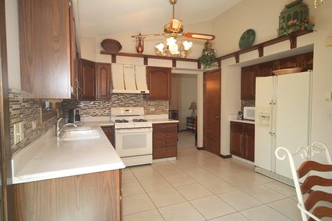 941 W Surrey Rd, Addison, IL 60101 photo 8