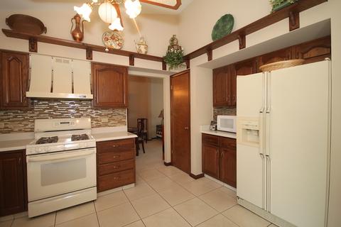 941 W Surrey Rd, Addison, IL 60101 photo 4