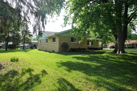 600 Oakcrest Dr, Rantoul, IL 61866 photo 2