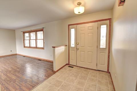 5904 Cobblestone Trl, Mchenry, IL 60050 photo 3