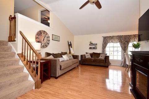 251 Polk Ct, Bartlett, IL 60103 photo 2