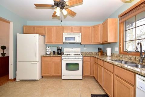 251 Polk Ct, Bartlett, IL 60103 photo 10