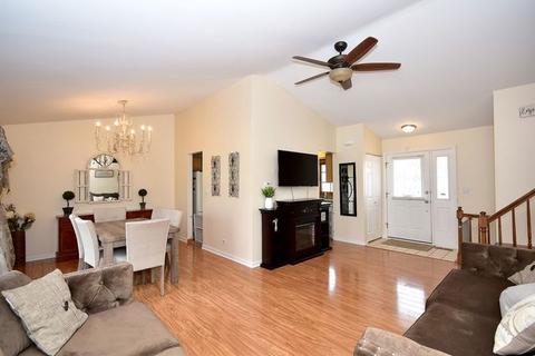 251 Polk Ct, Bartlett, IL 60103 photo 8