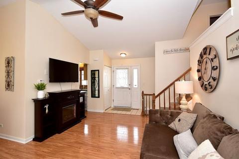 251 Polk Ct, Bartlett, IL 60103 photo 4