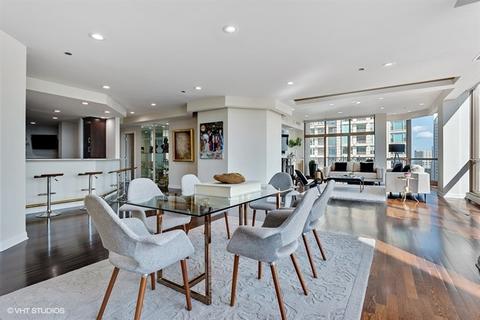 21 E Huron St #4205, Chicago, IL 60611 photo 3