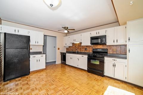 869 Lakeside Dr, Bartlett, IL 60103 photo 3