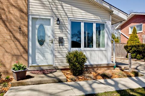 710 N Pine St, Mount Prospect, IL 60056 photo 2