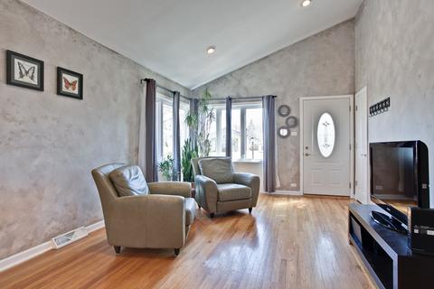 710 N Pine St, Mount Prospect, IL 60056 photo 4