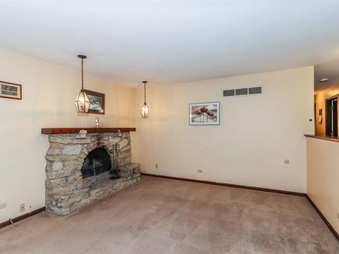 31 Greenridge Rd, Elgin, IL 60120 photo 2