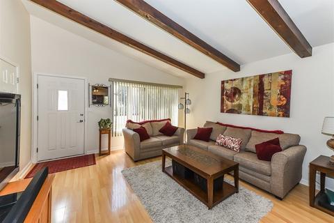 1880 Nimitz Dr, Des Plaines, IL 60018 photo 2