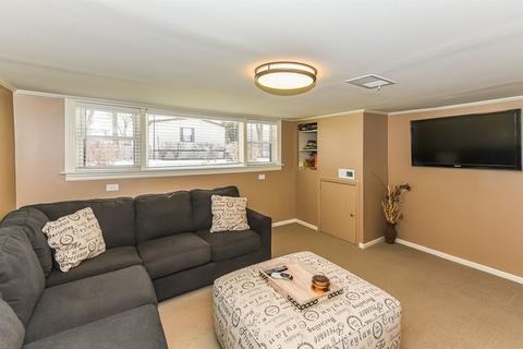 1880 Nimitz Dr, Des Plaines, IL 60018 photo 15