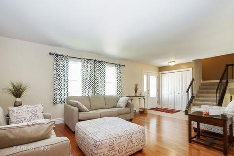 108 Alder Ct, Rolling Meadows, IL 60008 photo 2