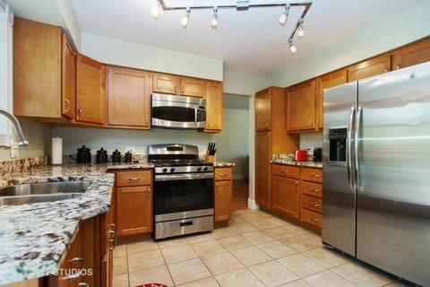 108 Alder Ct, Rolling Meadows, IL 60008 photo 4