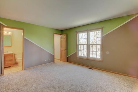2326 Robin Ln, Elgin, IL 60123 photo 11
