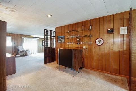 9213 Willow Ln, Bridgeview, IL 60455 photo 4