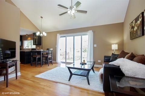 4543 Opal Dr, Hoffman Estates, IL 60192 photo 2