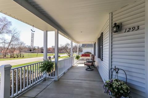 1293 Wolff Ave, Elgin, IL 60123 photo 2