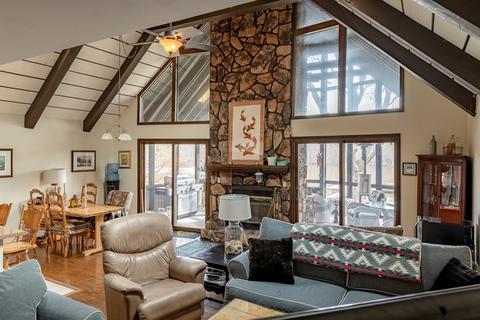 2806 S Riverside Dr, Mchenry, IL 60050 photo 9