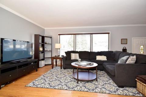 1103 Juniper Ln, Mount Prospect, IL 60056 photo 3