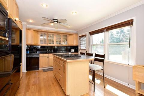 1103 Juniper Ln, Mount Prospect, IL 60056 photo 8