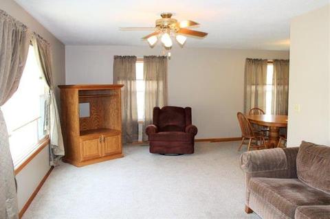 513 E Wall St, Morrison, IL 61270 photo 3