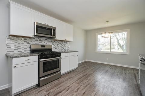 372 S Curtis Ave, Kankakee, IL 60901 photo 3