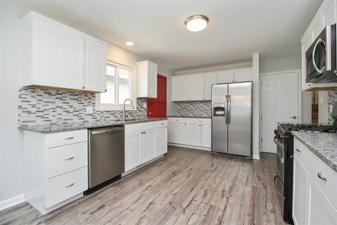 372 S Curtis Ave, Kankakee, IL 60901 photo 2