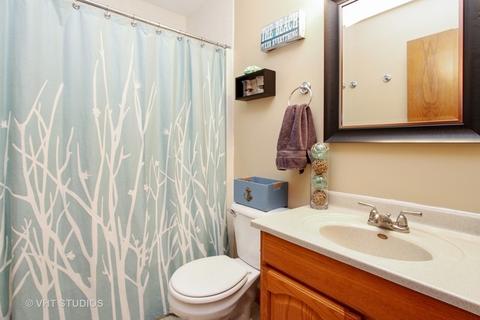 520 Santa Barbara Rd, Mchenry, IL 60051 photo 12