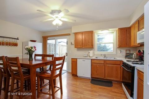 520 Santa Barbara Rd, Mchenry, IL 60051 photo 4