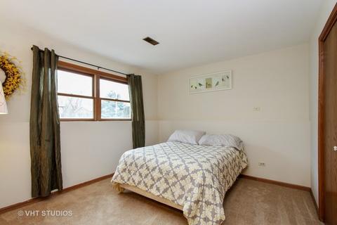 520 Santa Barbara Rd, Mchenry, IL 60051 photo 10