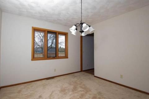 4246 Gloucester Rd, Roscoe, IL 61073 photo 8