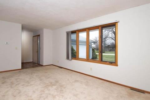 4246 Gloucester Rd, Roscoe, IL 61073 photo 5