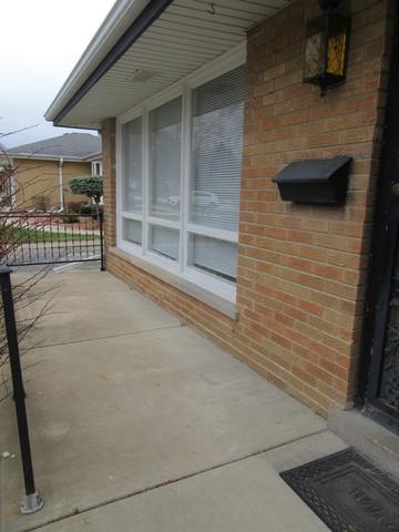 1072 Marshall Dr, Des Plaines, IL 60016 photo 2