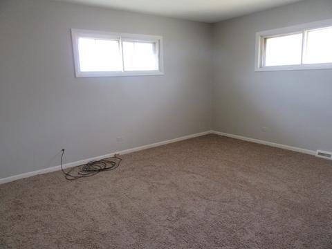1072 Marshall Dr, Des Plaines, IL 60016 photo 12