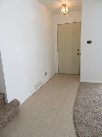1072 Marshall Dr, Des Plaines, IL 60016 photo 3