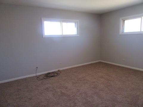 1072 Marshall Dr, Des Plaines, IL 60016 photo 10