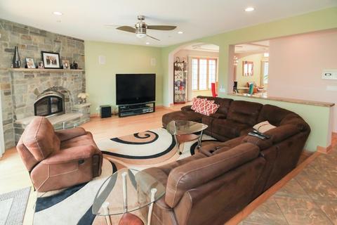 2275 Webster Ln, Des Plaines, IL 60018 photo 8