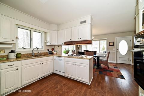 35 W257 Pearson Dr, Wayne, IL 60184 photo 8