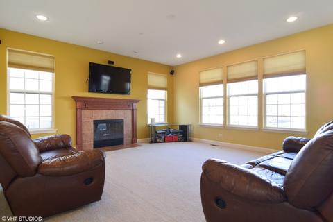 2104 Amelia Ln, Hoffman Estates, IL 60192 photo 8