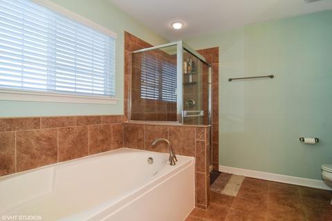 2104 Amelia Ln, Hoffman Estates, IL 60192 photo 12
