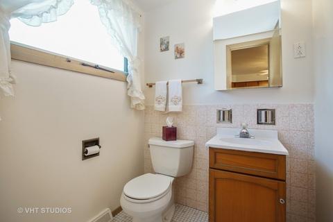958 Willson Dr, Des Plaines, IL 60016 photo 19